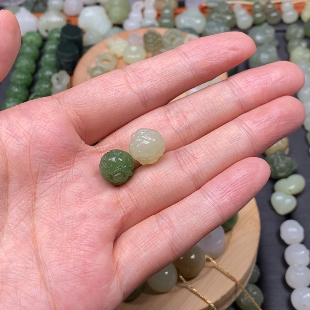 觅***迹和田玉未镶嵌颈饰