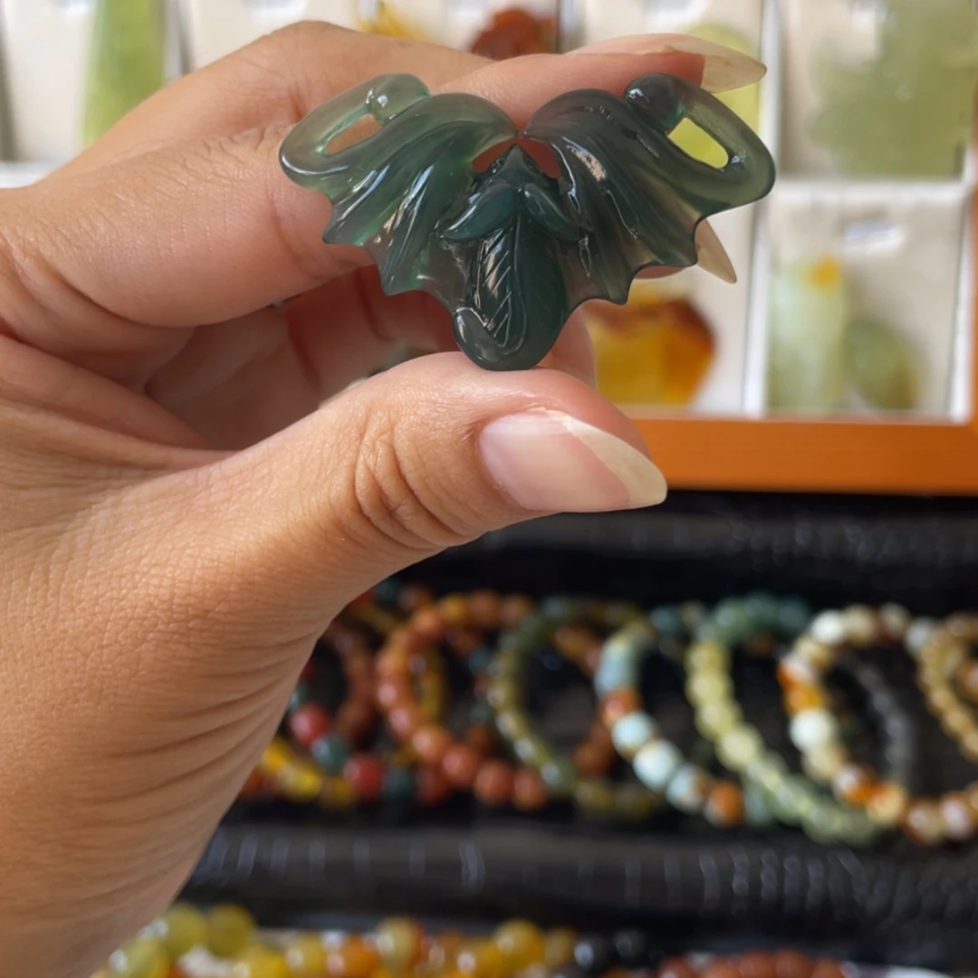 【闪购商品】蛇纹石玉未镶嵌颈饰我****