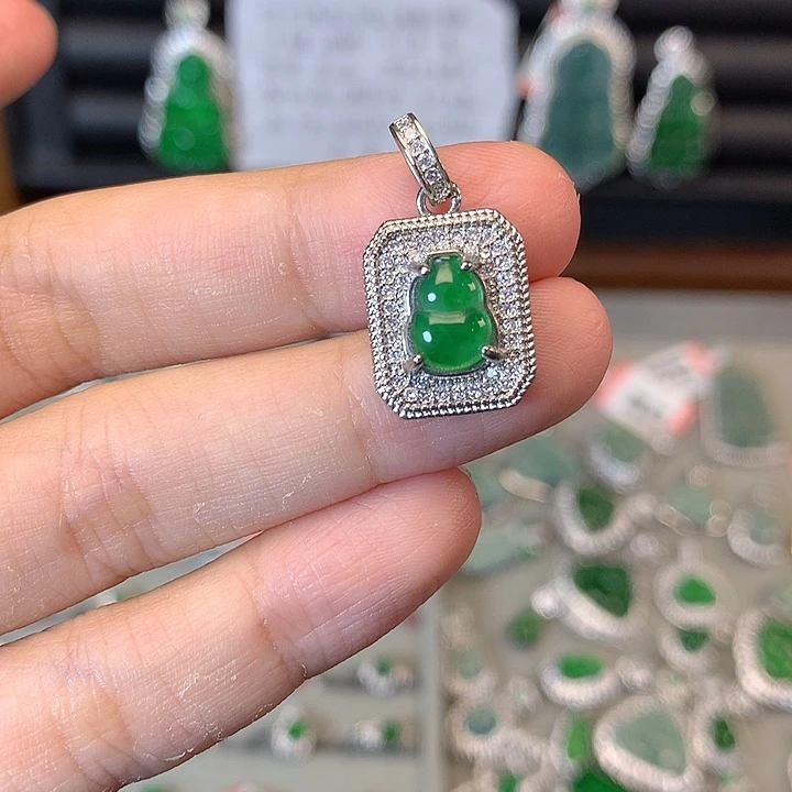 翡翠未镶嵌颈饰吊坠