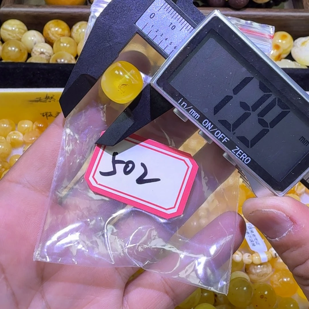 蜜蜡未镶嵌珠宝奇石