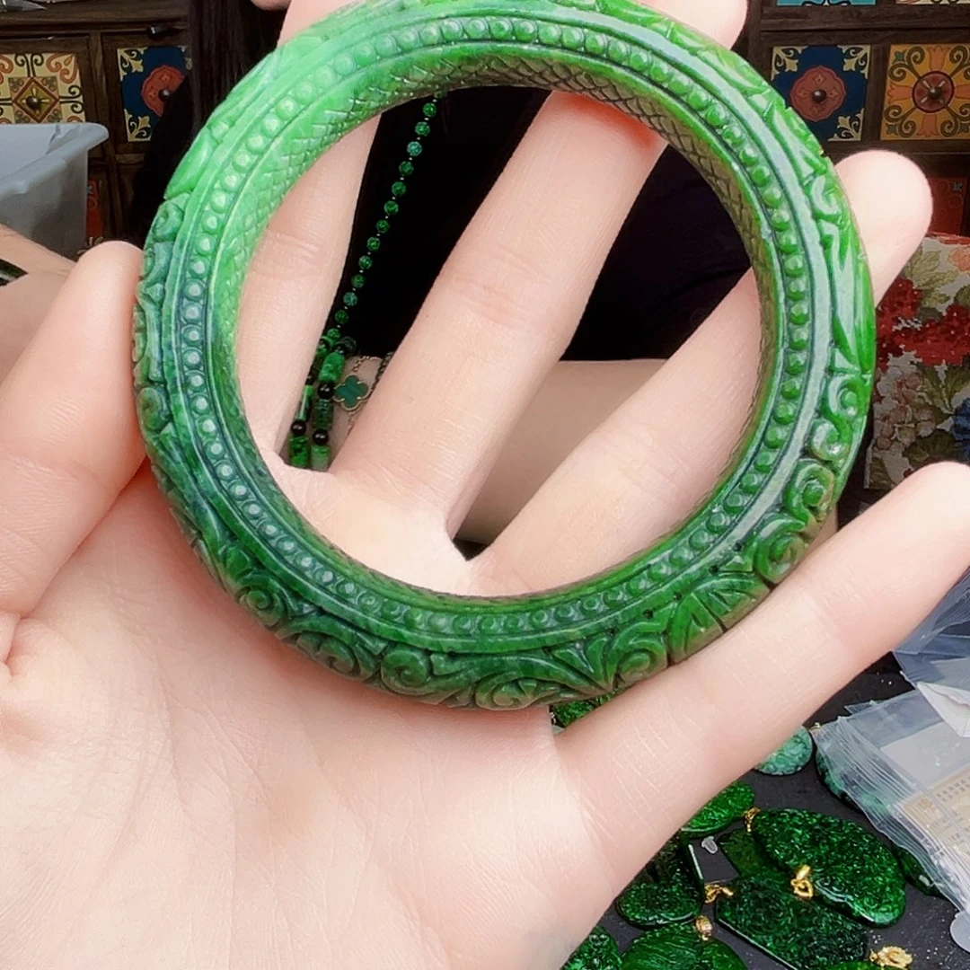 颈饰未镶嵌翡翠多样性