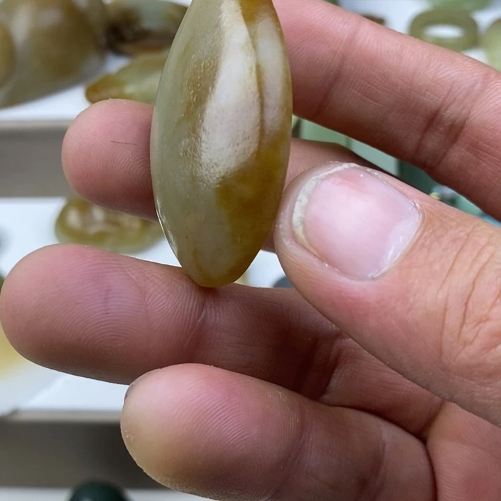 和田玉（糖玉）未镶嵌颈饰