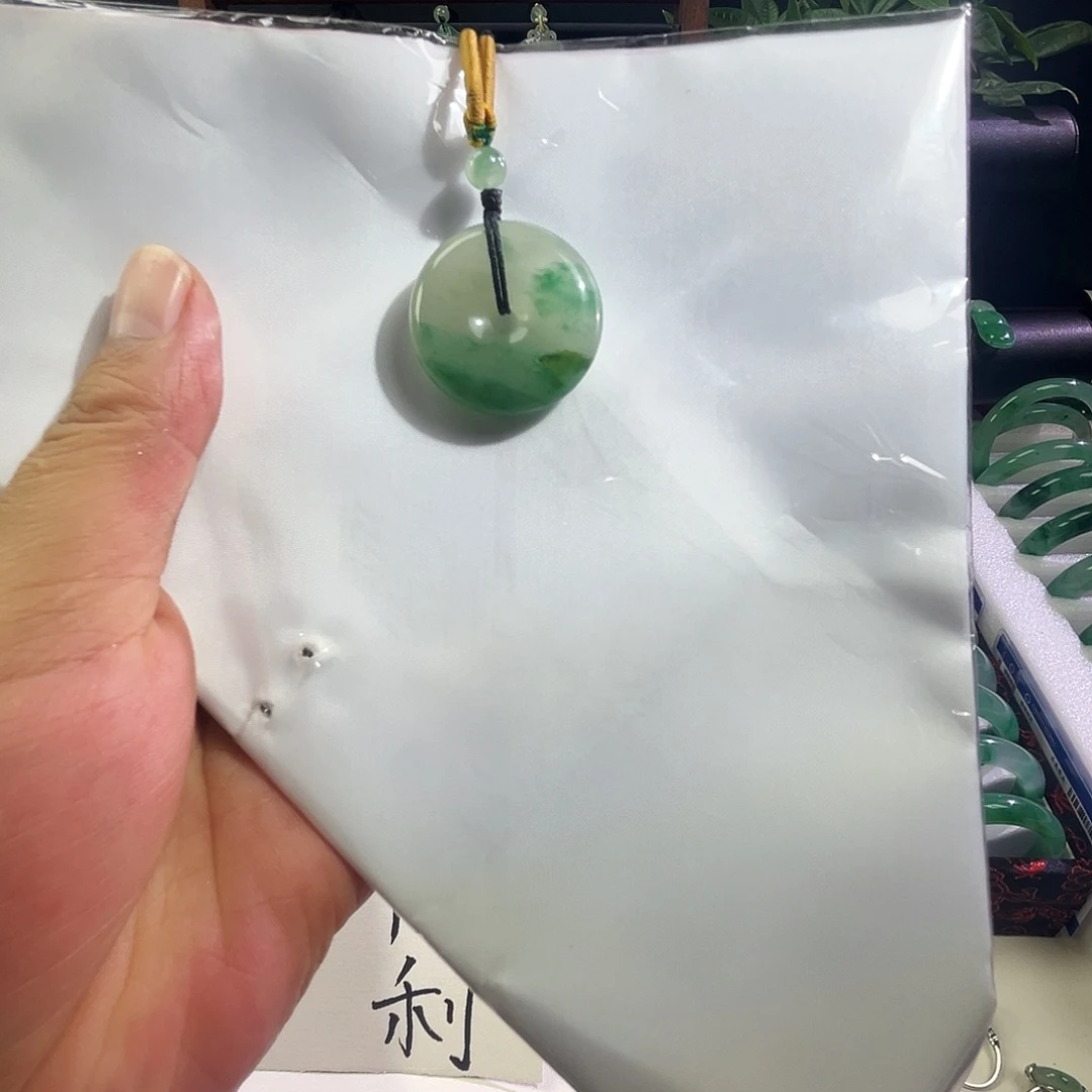 石英质玉未镶嵌颈饰