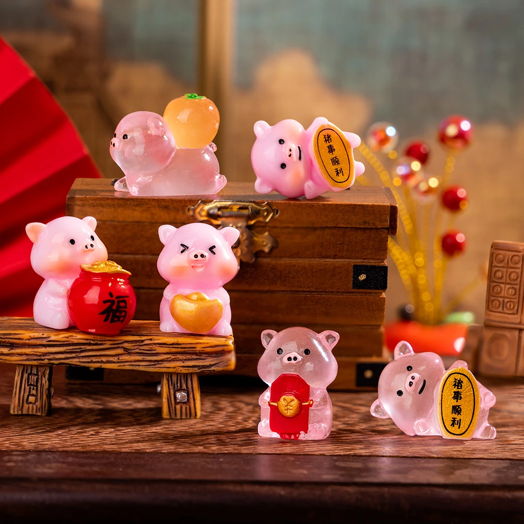 卡通夜光微景观小装饰车载小摆件新年招财猪diy树脂饰品配件公仔
