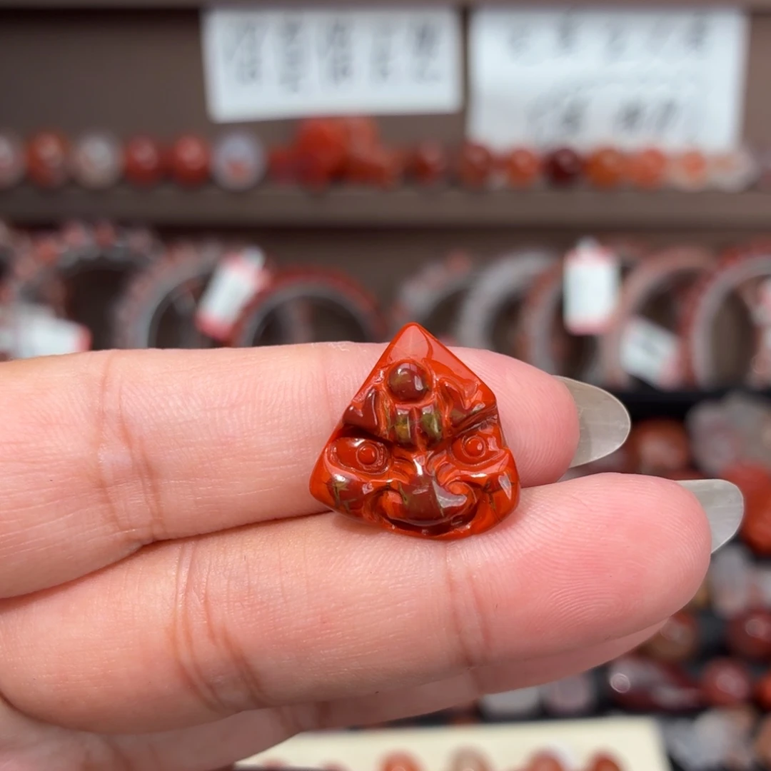 南红玛瑙未镶嵌川料怪兽脸