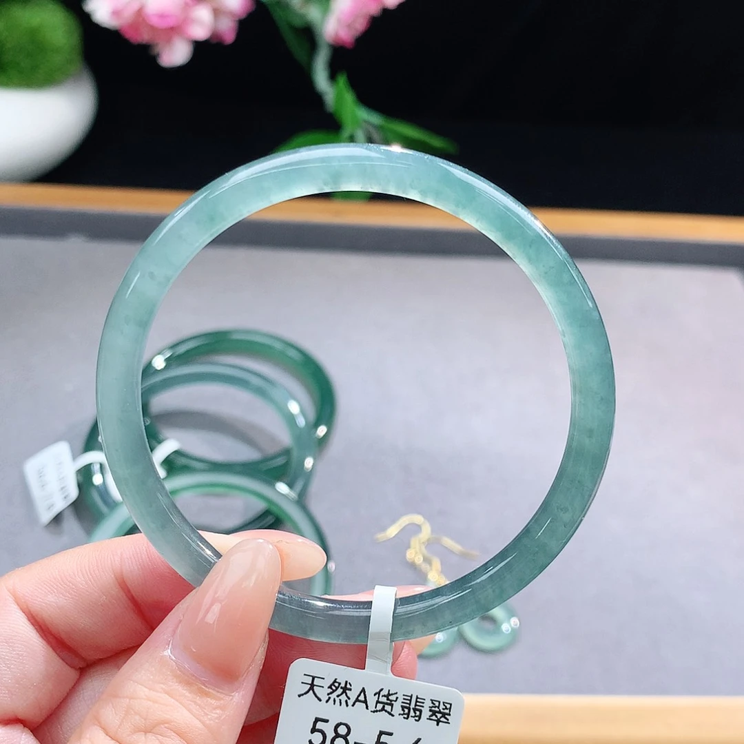 未镶嵌手镯（圆镯）翡翠