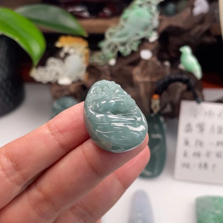 翡翠未镶嵌颈饰玉