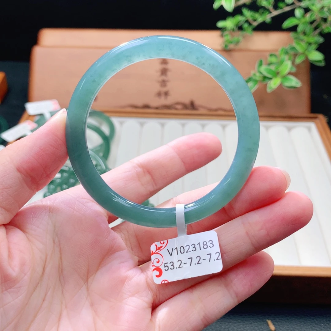 未镶嵌手镯（圆镯）翡翠