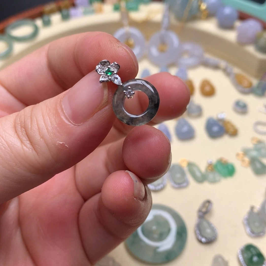 翡翠银S925镶嵌颈饰翡翠乌鸡甜甜圈