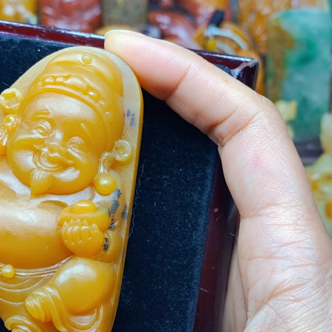 石英质玉（黄龙玉）未镶嵌颈饰