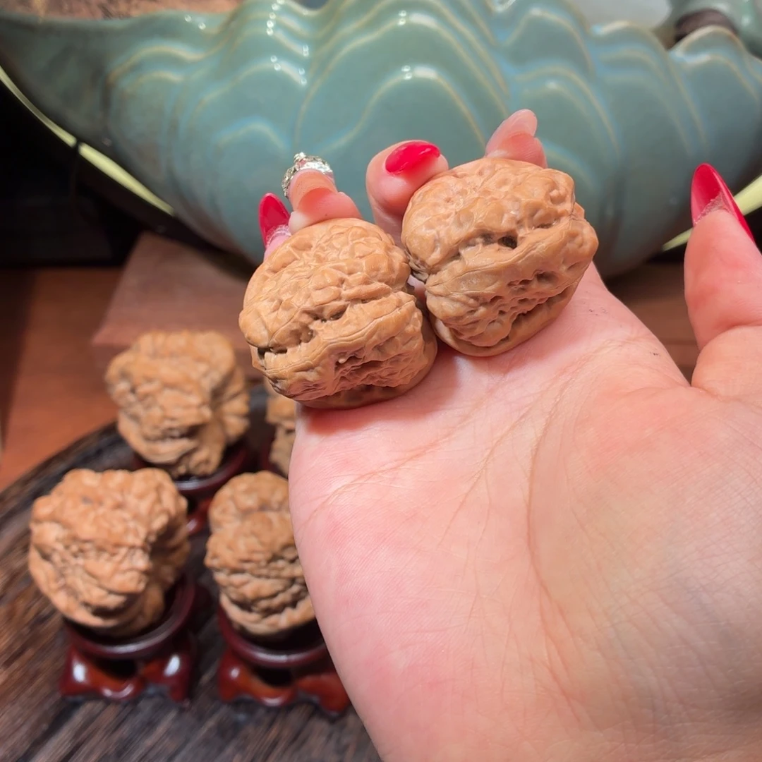 文玩核桃吊坠33-39-31 四开背八腿