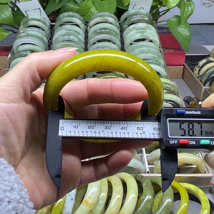 蛇纹石玉未镶嵌手镯52