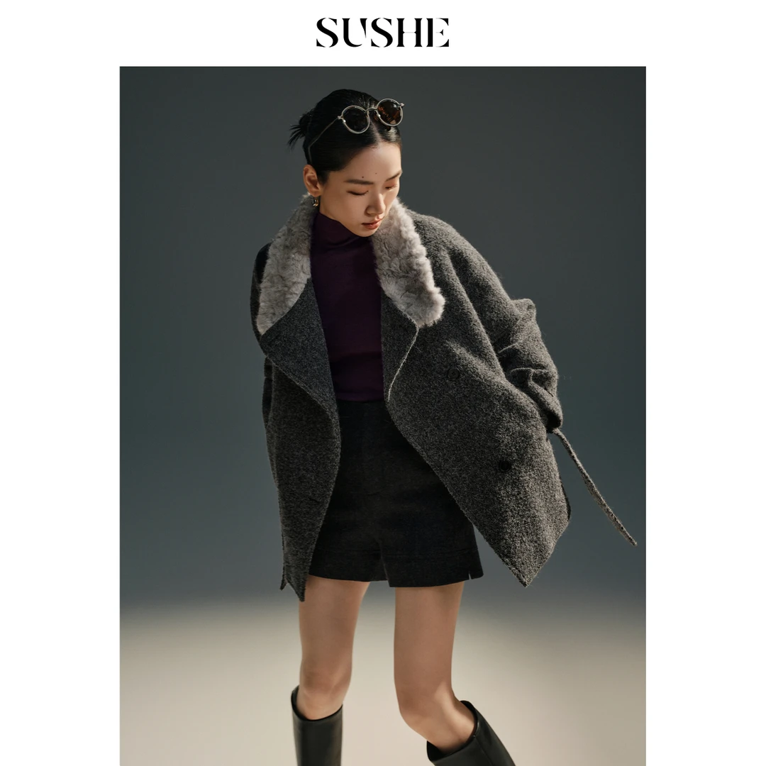 束皙SUSHE 穹影 日奢风 羊毛圈圈花纱拼接毛领宽松廓形系带呢大衣