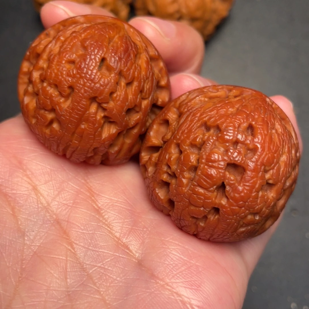文玩核桃把件秦岭野生文玩核桃