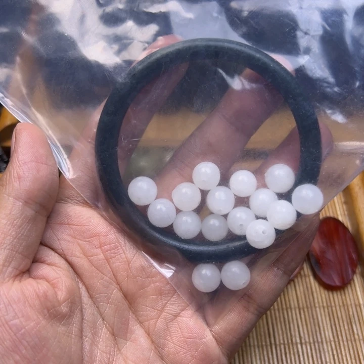 亮***未镶嵌手链和田玉