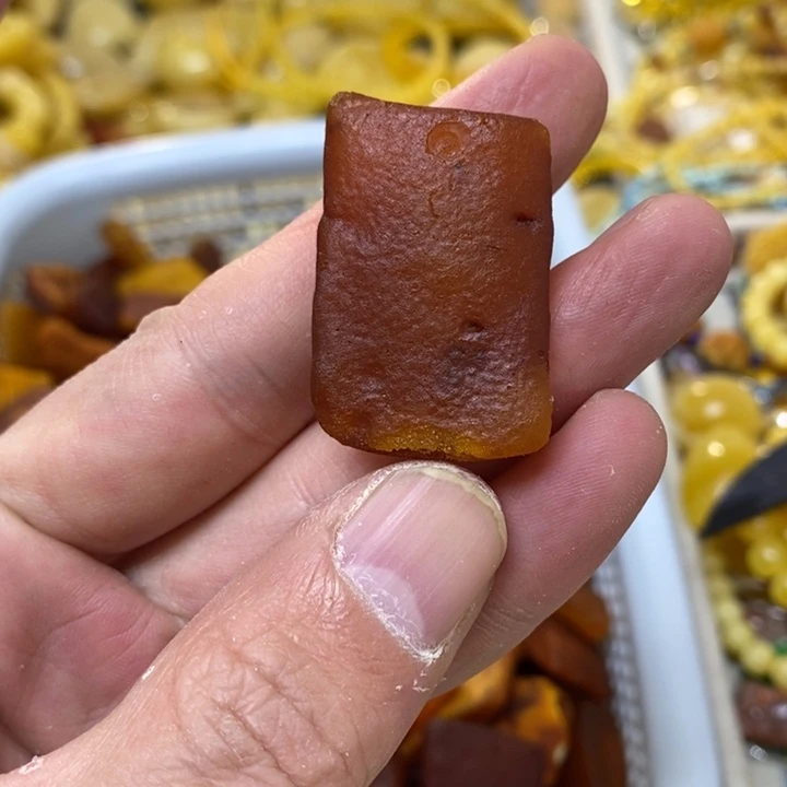 蜜蜡未镶嵌裸石吊坠