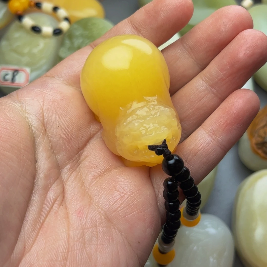 G***汐石材方解石手把件貔貅