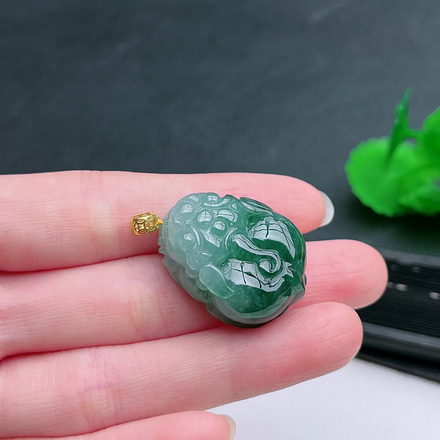 缅甸时尚玉器正品天然A货翡翠飘花飘绿貔貅吊坠