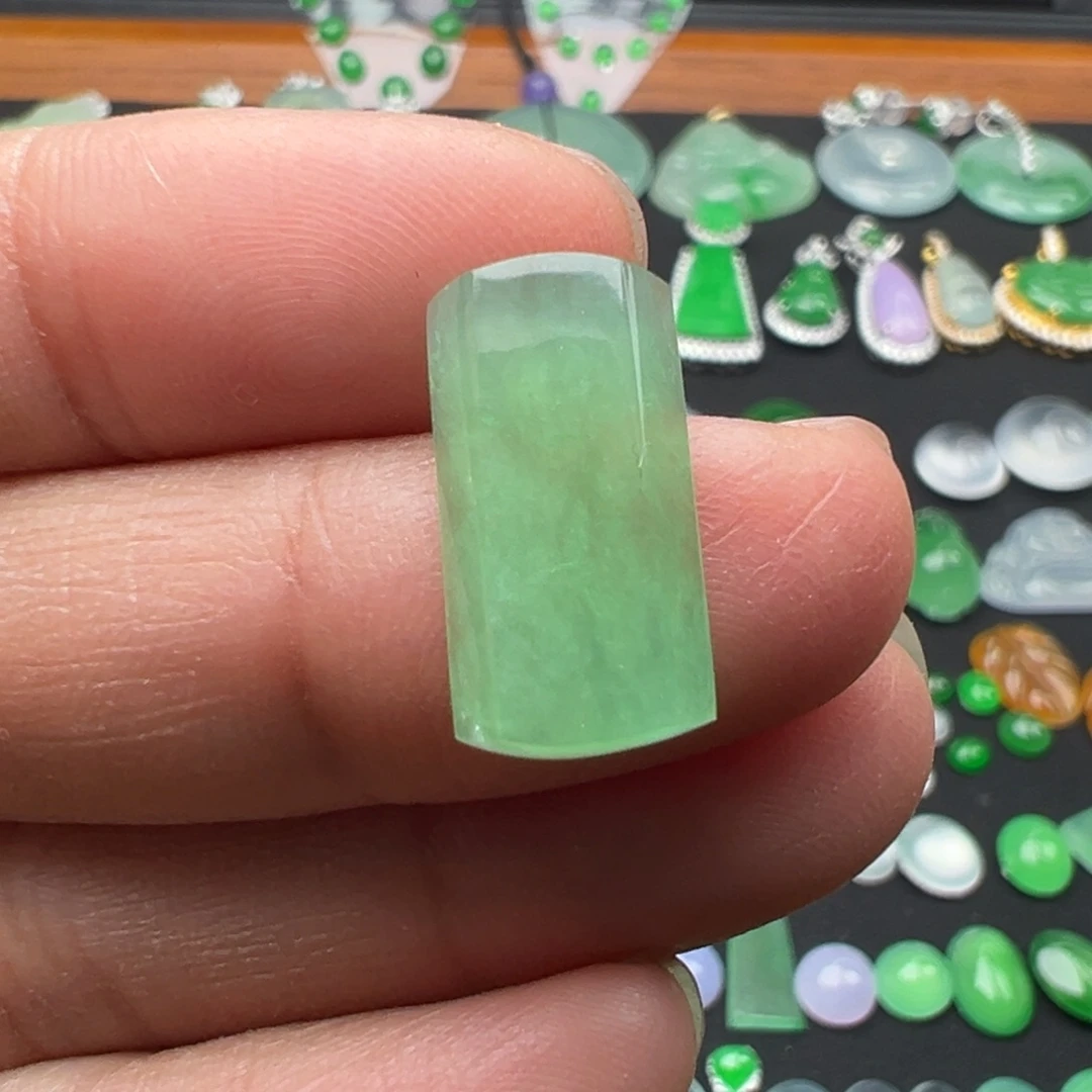 翡翠颈饰未镶嵌牌17.7