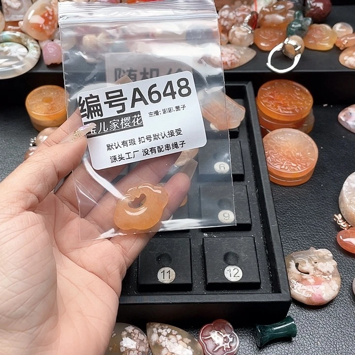 合金颈饰玛瑙/玉髓桃*