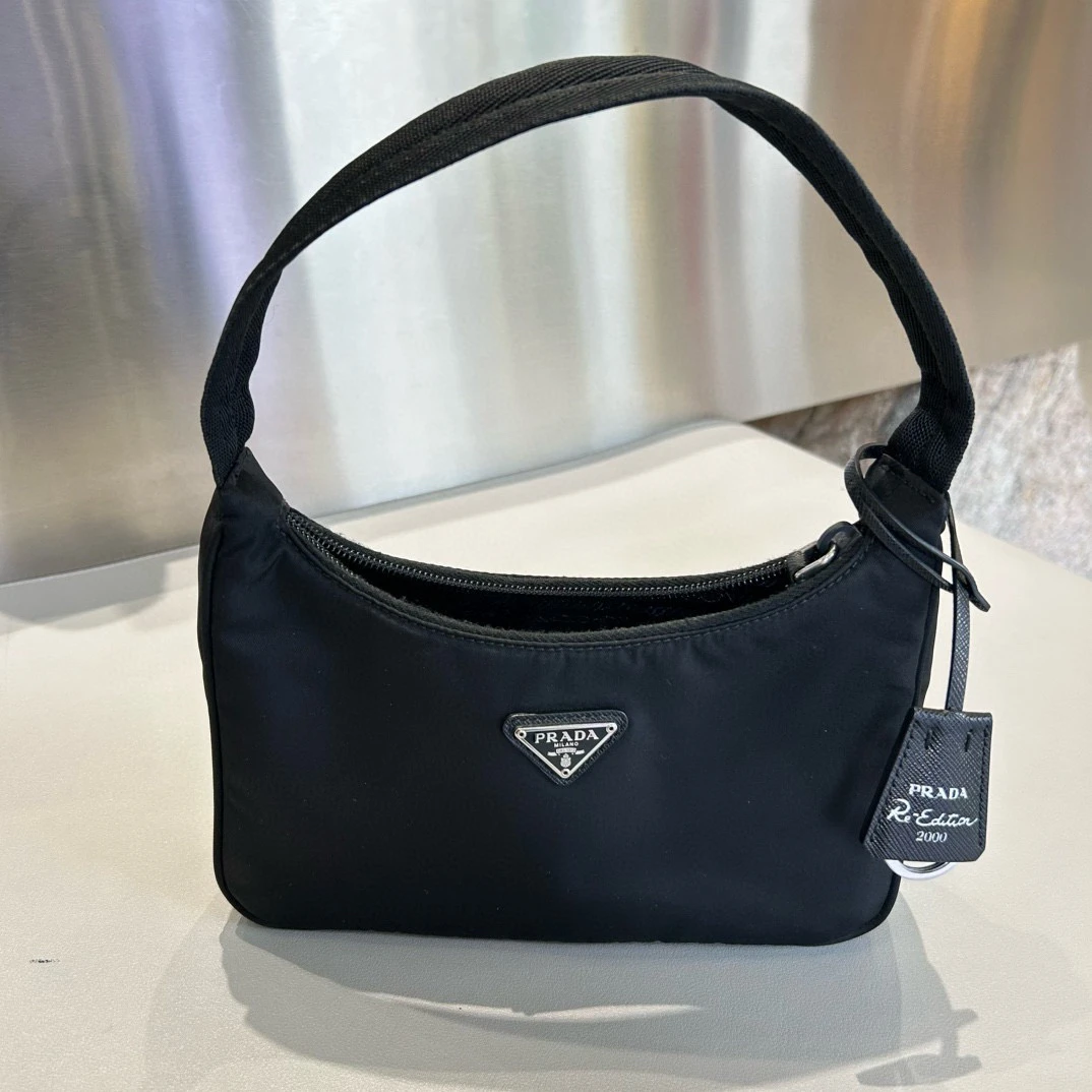 99新 Prada/普拉达 黑色hobo腋下包手提包 经典尼龙材质 超轻