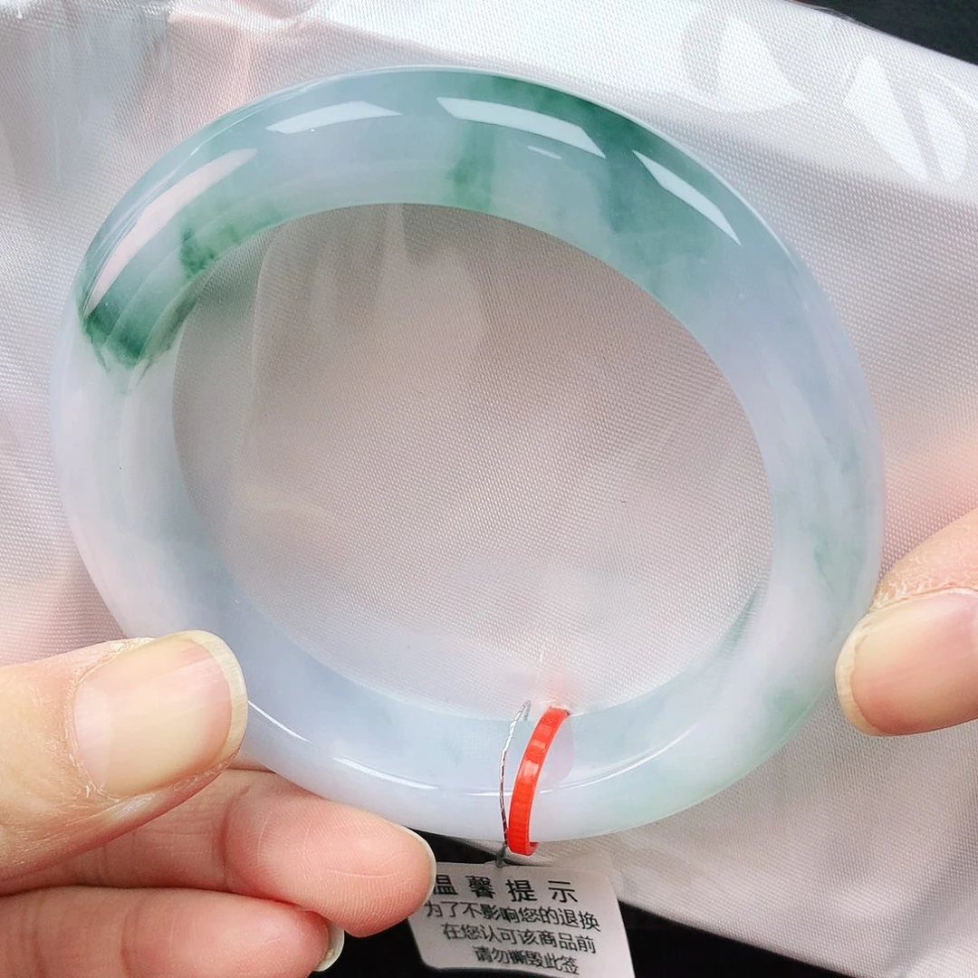 翡翠手镯未镶嵌56圈