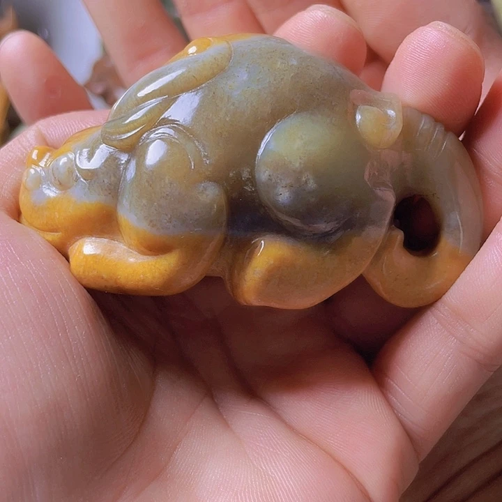 未镶嵌岫岩河磨玉（透闪石质玉）把件晚**行