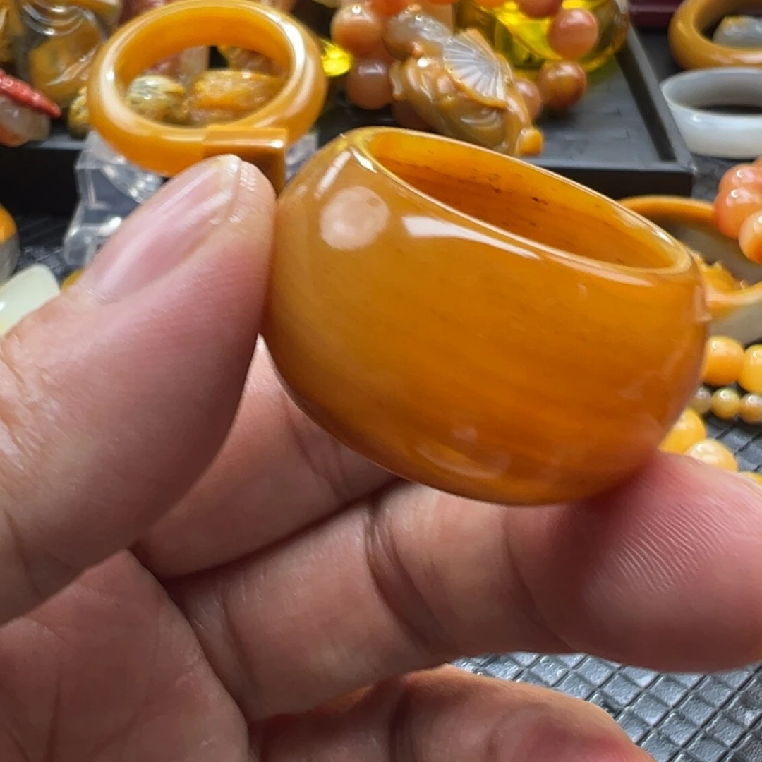 石英质玉未镶嵌颈饰