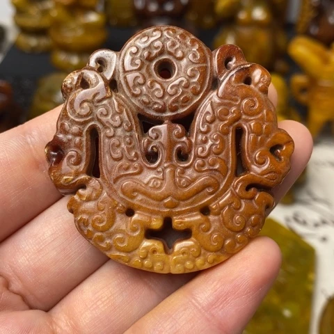 未镶嵌蛇纹石玉颈饰99