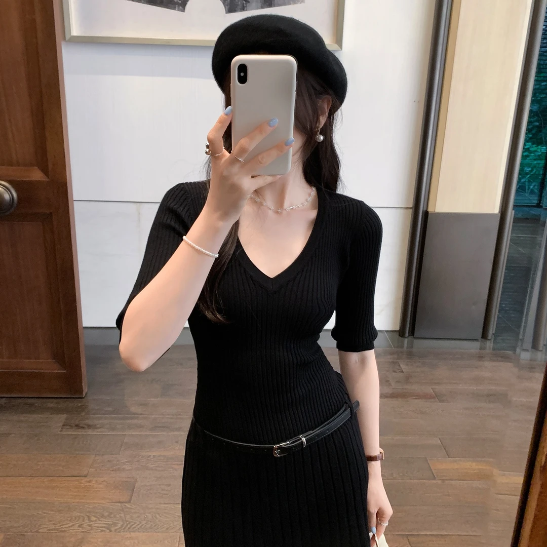 高级感V领中袖针织连衣裙女夏新款绝美巨好看的小裙子