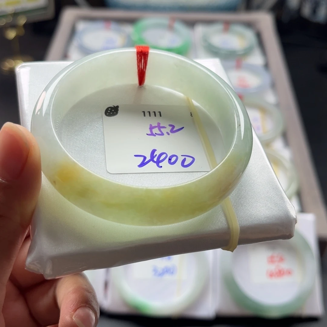 翡翠未镶嵌手镯55轮胎