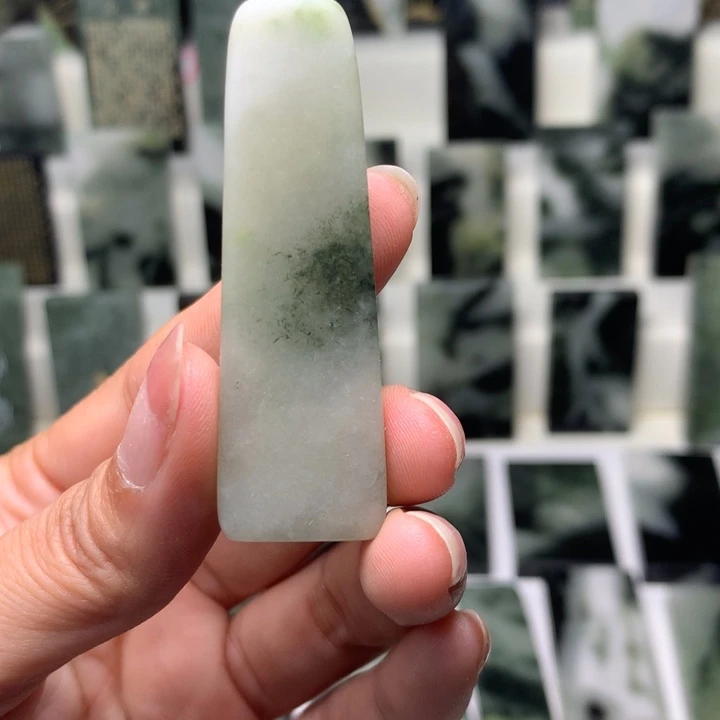 独山玉颈饰未镶嵌