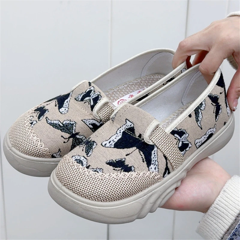 2025春季新款老北京布鞋时尚洋气女士单鞋软底轻便一脚蹬妈妈鞋女