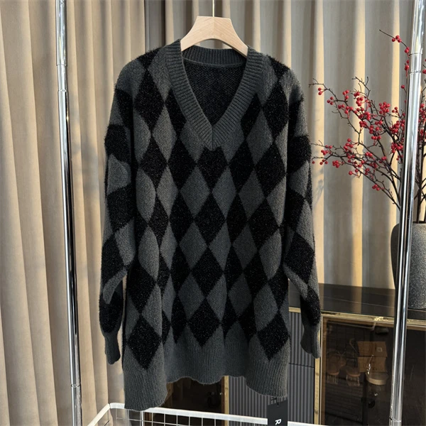9008（相菲家）菱形格V领毛衣