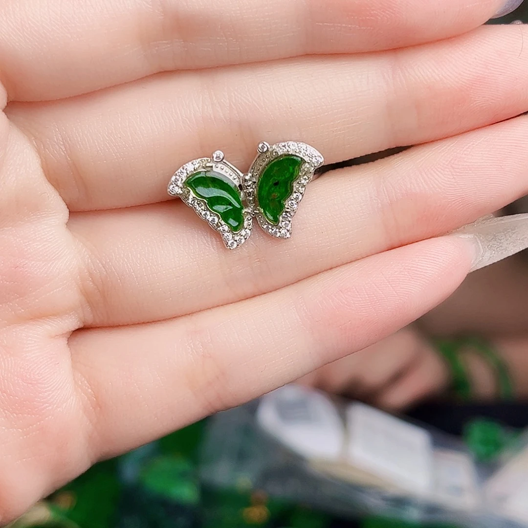 颈饰未镶嵌翡翠多样性