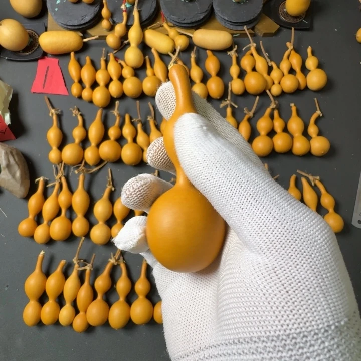 L***1精品手把蚂蚁肚葫芦