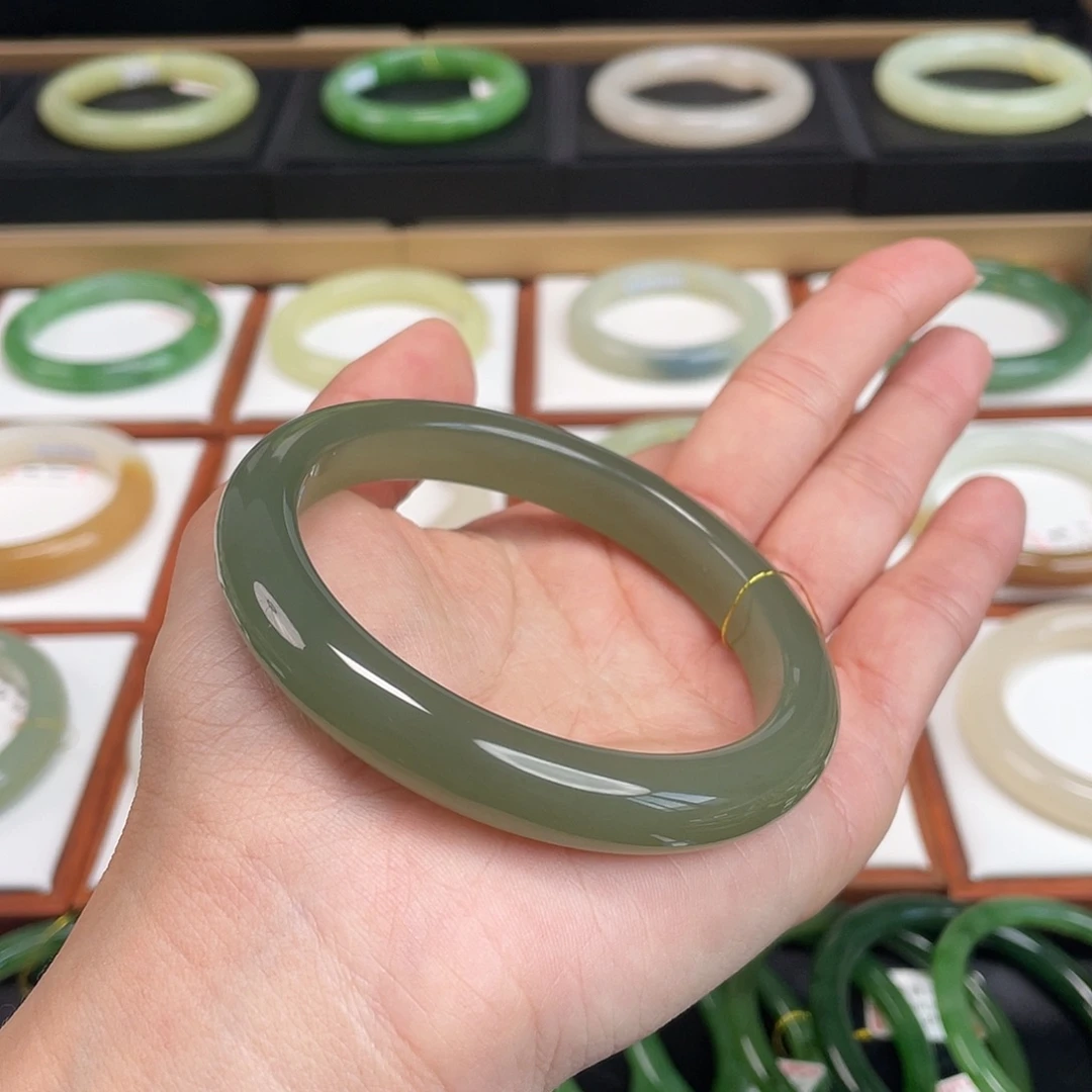 和田玉未镶嵌手镯-冰底湖水绿