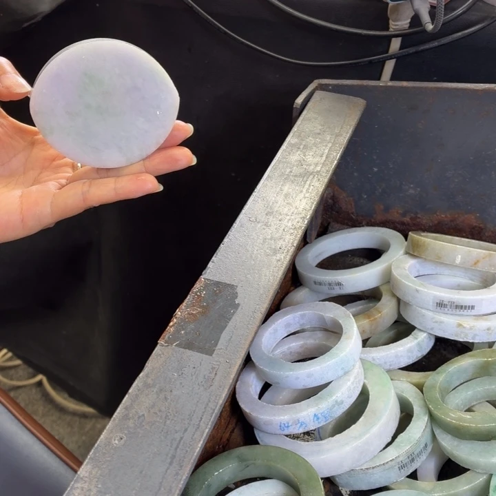 娟***定制翡翠未镶嵌贵妃