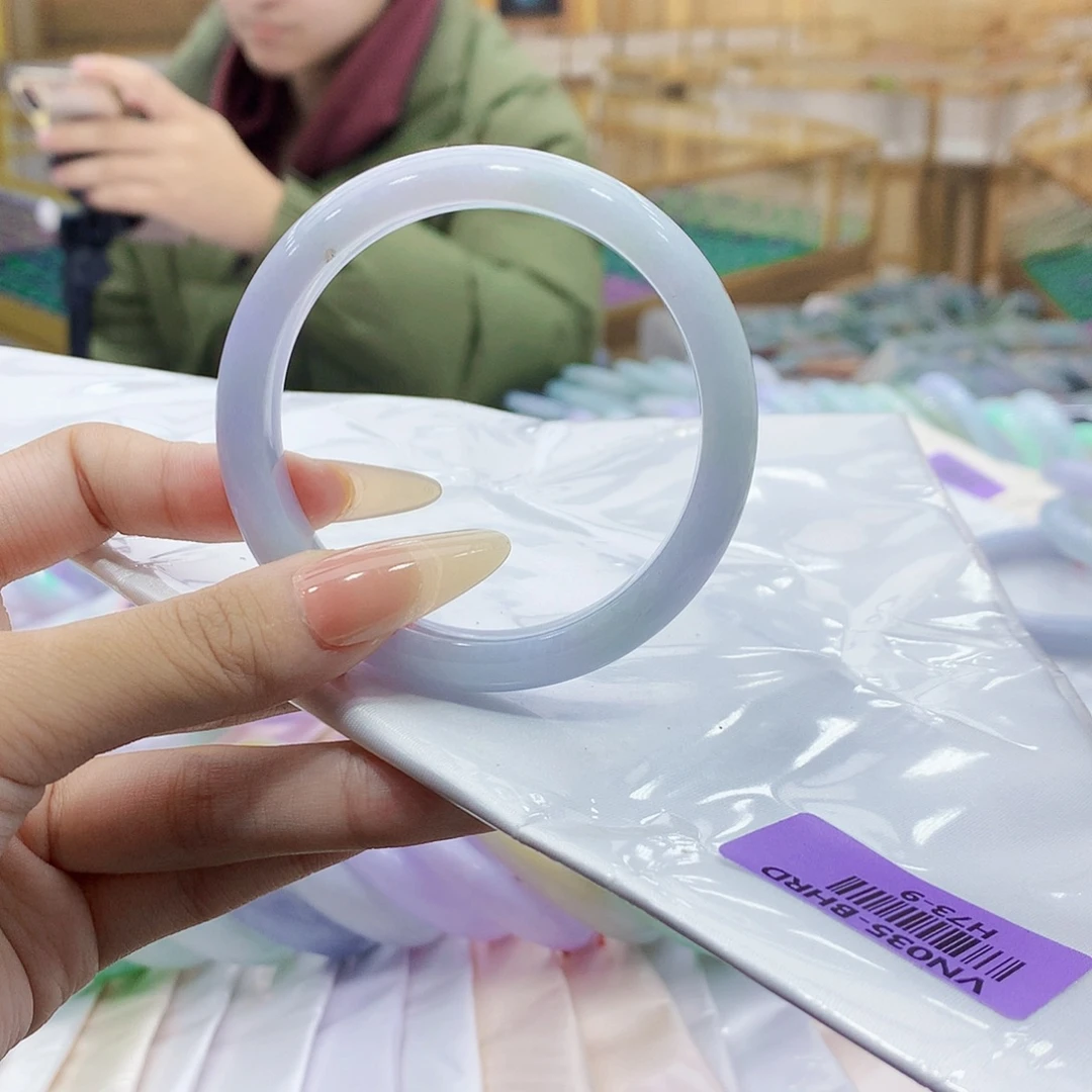 翡翠未镶嵌手镯jj