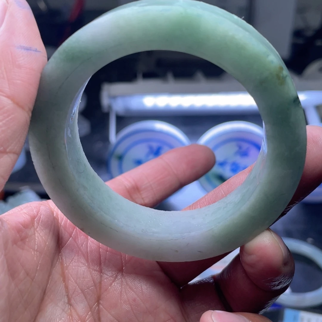 定制翡翠未镶嵌翡翠手镯