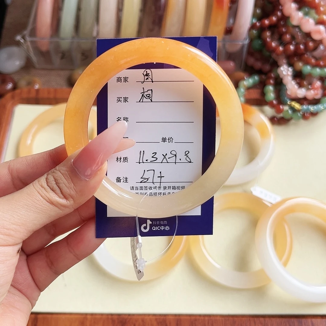 柯***）石英质玉未镶嵌手镯