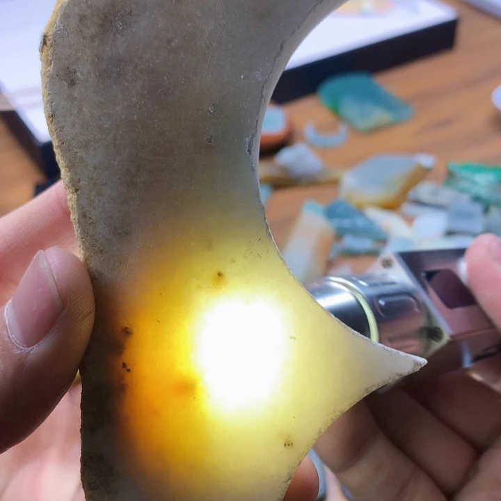 颈饰未镶嵌翡翠材料