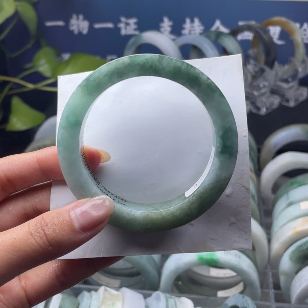 李***呀定制翡翠未镶嵌翡翠手镯