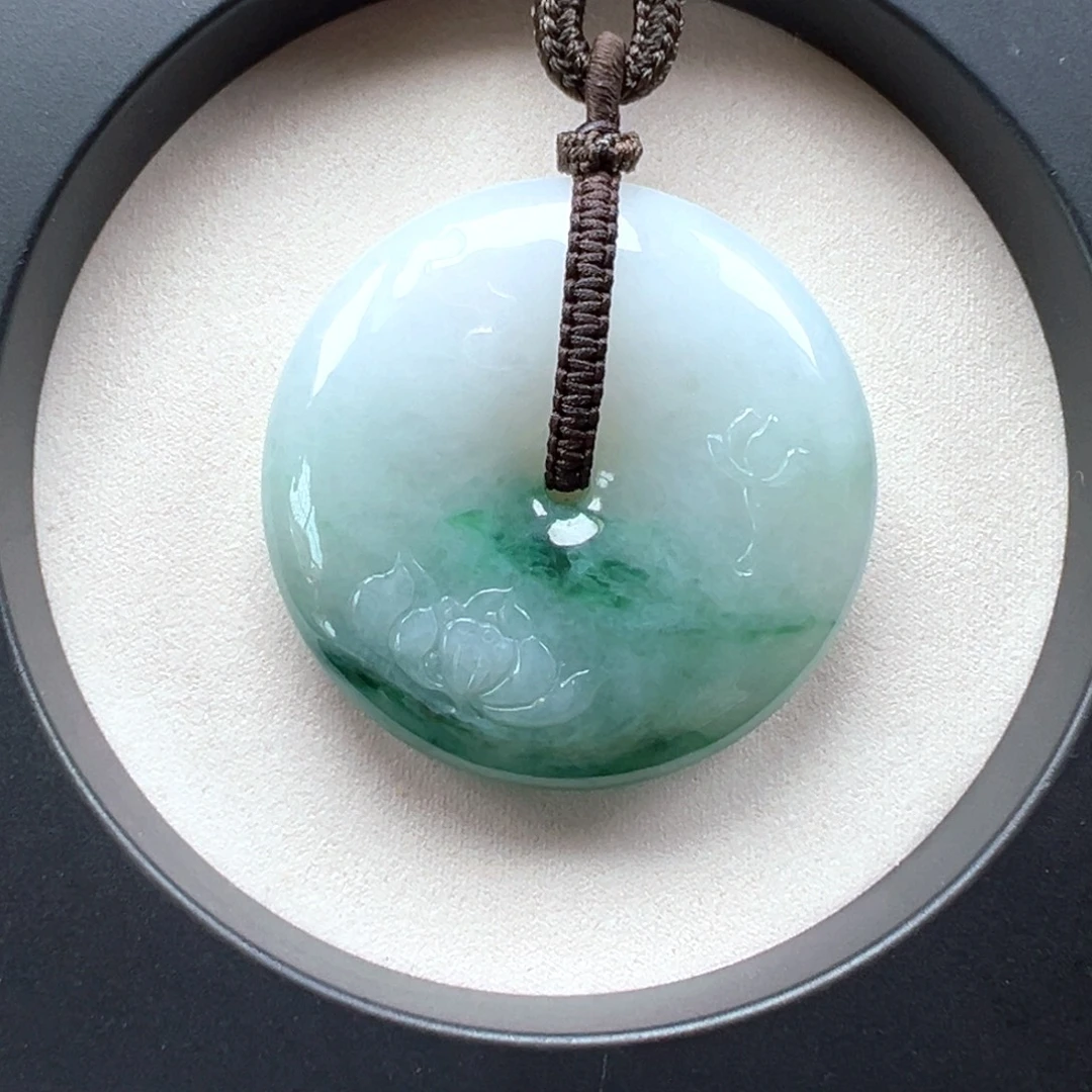 翡翠未镶嵌颈饰平安扣