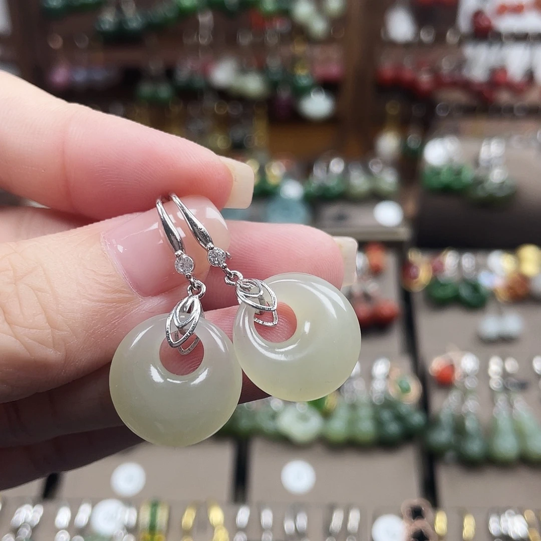 和田玉银S925镶嵌耳饰平安扣卡17左右