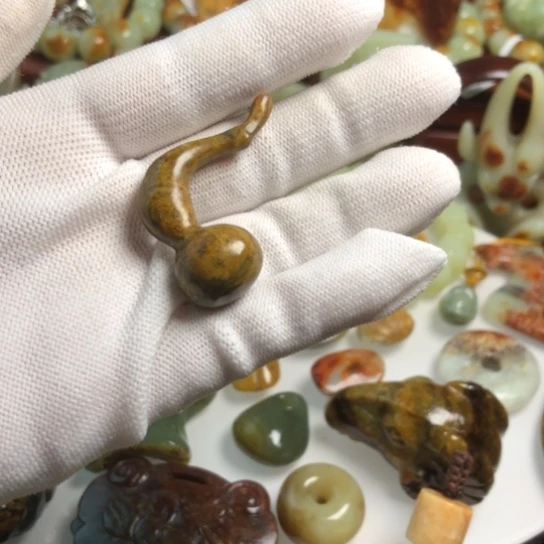 未镶嵌岫岩河磨玉（透闪石质玉）手机链