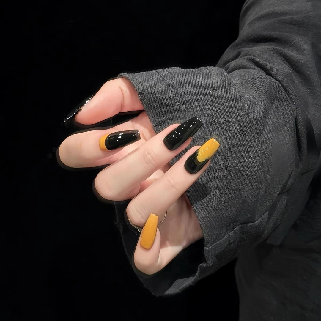 黑色橙色涂鸦纯手工定制穿戴甲秋冬高级显白纯色配色成品新娘美甲
