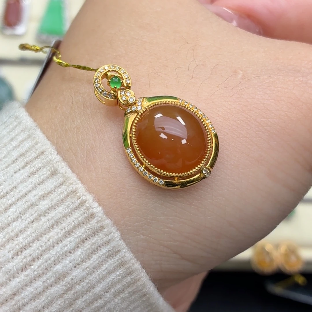 翡翠18K金镶嵌颈饰