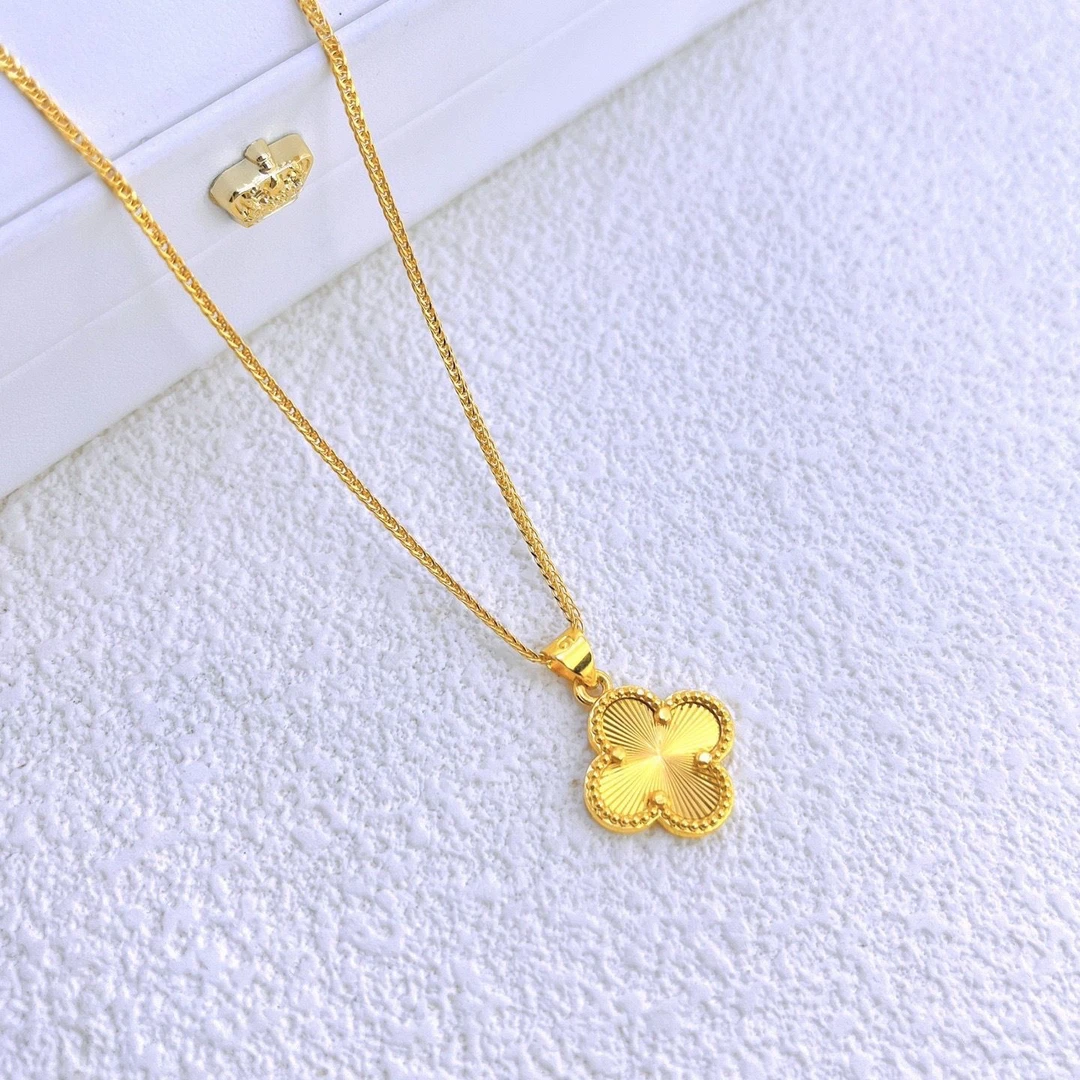 【万佳集团】鎏世金 四叶草吊坠 GO7910 轻奢饰品