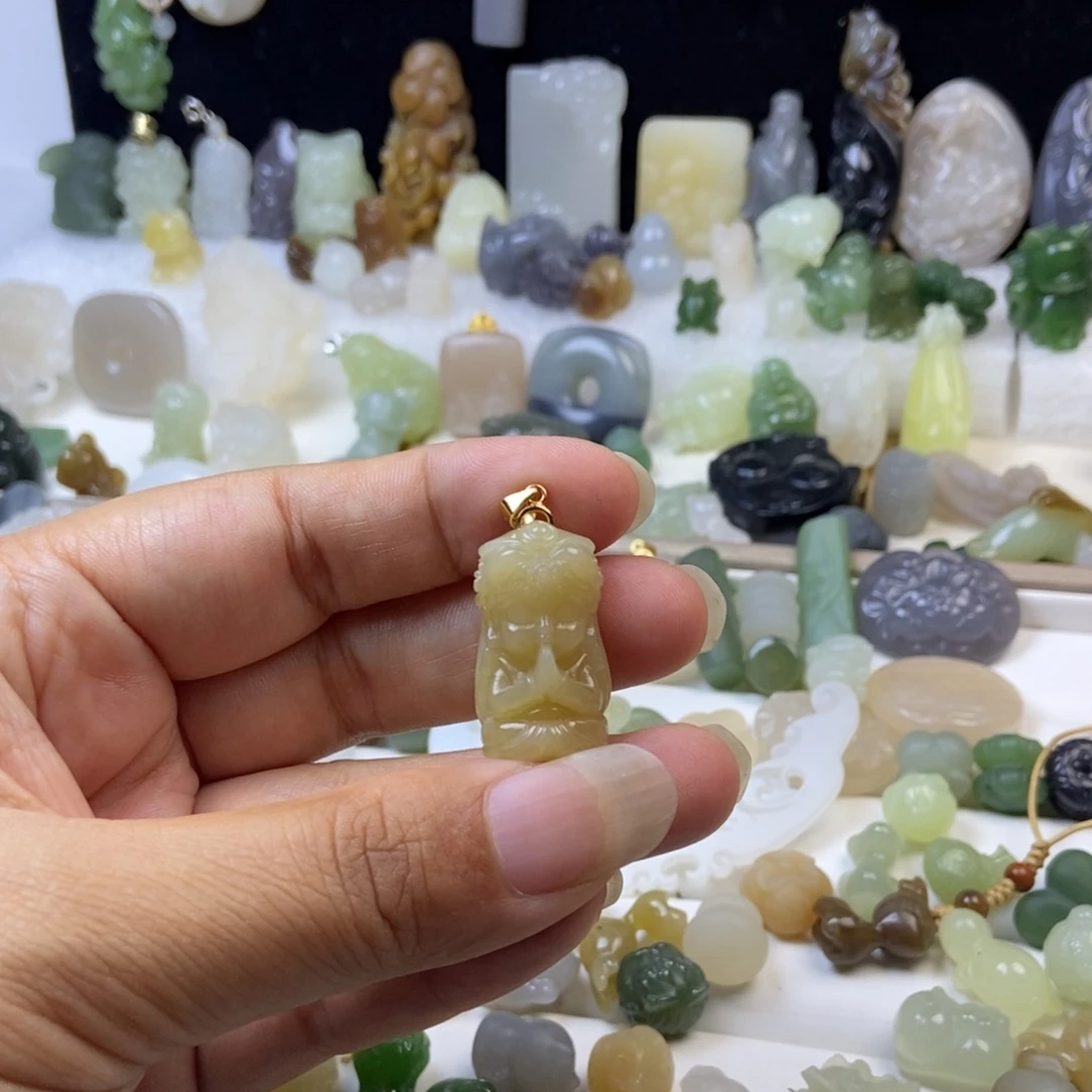 和田玉未镶嵌颈饰